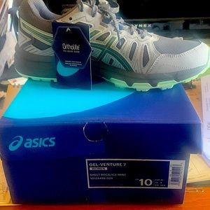 Women’s ASICS athletic shoes /Gel-Venture 7.  Size 10. Sheet rock/ice mint color